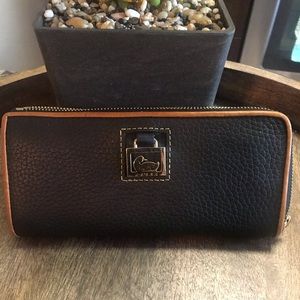 Dooney & Bourke Pebble Grain Zip Clutch Wallet